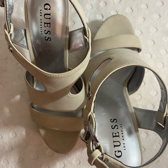 GUESS OFF-white brushed leather Sandal with Stacked Heel - Picture 11 of 16